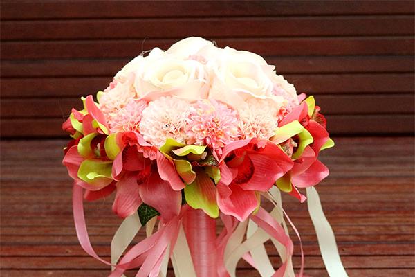 What flowers are good for winter wedding bouquets