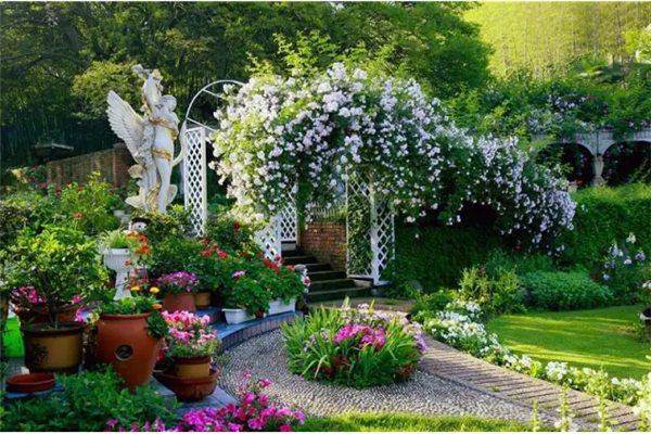 8 acres of wasteland, a 66-year-old man spent 8 years growing flowers and vegetables, and finally turned it into a beautiful manor!