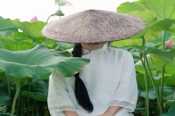 The lotus pond in front of the door, the flowers in the courtyard, the young couple returned to the countryside, and lived a fairy-like pastoral life for 6 years! 